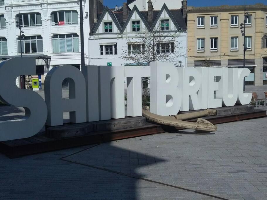 Destelle Appart Proche Gare Saint-Brieuc Eksteriør bilde